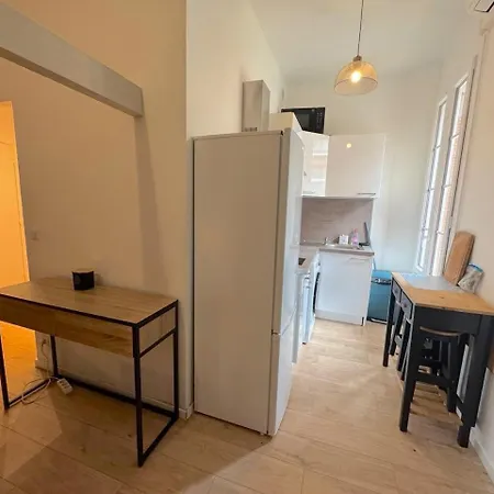 Elegant A 100m Prom Des Apartamento Niza